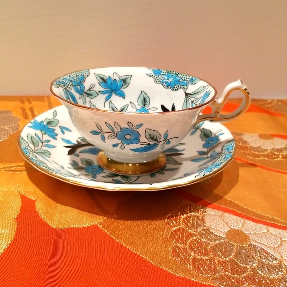 VINTAGE ROYAL CHELSEA BONE CHINA TEA CUP SET - Picture 3 of 12